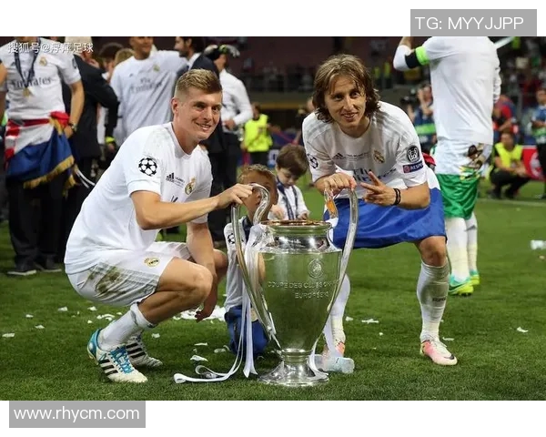 意大利足球明星托尼的全名及其辉煌职业生涯回顾 意大利足球明星托尼的全名及其辉煌职业生涯回顾