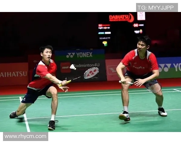 武汉羽毛球队与上海羽毛球队赛后复盘战术分析与策略对比