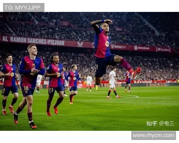 足球明星与路人亲密互动瞬间的精彩瞬间分享